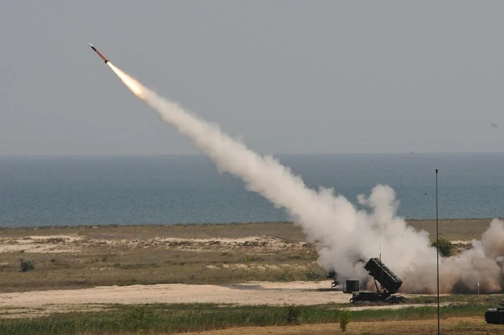 Українська ракета FP-7.x та пускова установка Patriot на тлі технічного порівняння