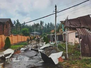 Наслідки ракетного удару на території полігону в Київській області (Фото: ДСНС України)