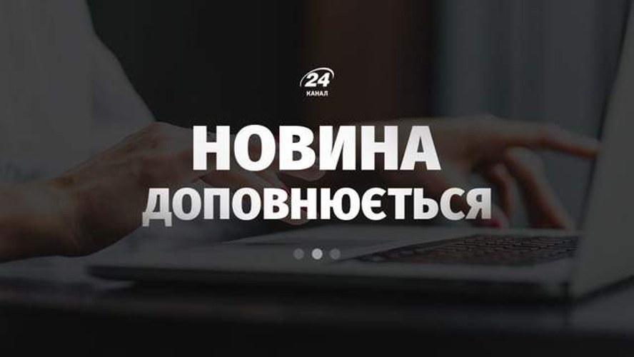 Автомобіль Mini Cooper на вулиці Янева у Львові, на місці працюють правоохоронці