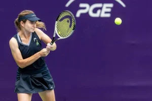 Дарія Снігур під час фінального поєдинку WTA 250 у Празі / Getty Images