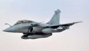 Французький винищувач Rafale та німецький Eurofighter під час спільного тренування з ядерного стримування