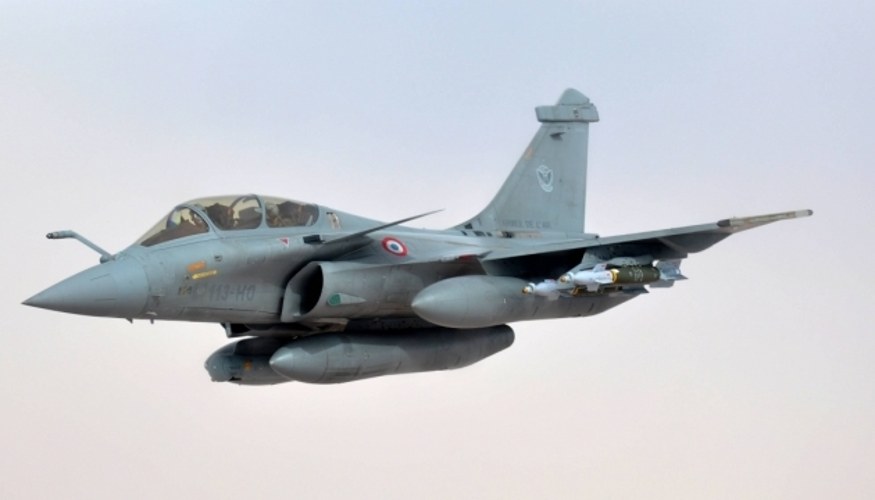 Французький винищувач Rafale та німецький Eurofighter під час спільного тренування з ядерного стримування