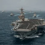 Емблема CENTCOM та кораблі ВМС США під час операції з блокади