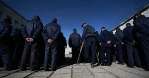 Ілюстративне фото: шикування у таборі полонених на Львівщині