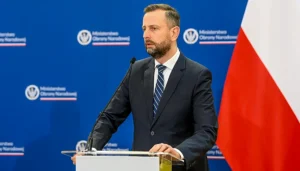 Владислав Косіняк-Камиш під час виступу у Сеймі Польщі 31 липня 2026 року