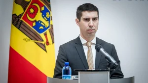Міхай Попшой під час виступу українською мовою на загальній нараді послів у Києві