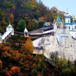 Територія Свято-Успенської Святогірської лаври (ілюстративне фото)
