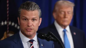 Дональд Трамп і Піт Гегсет під час засідання Кабінету міністрів у Кемп-Девіді, 31 липня 2026 року