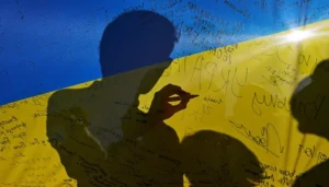 Інфографіка КМІС із рівнем довіри українців до політиків