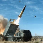 Реактивні системи M270 MLRS та ракети ATACMS, які планують передати Україні
