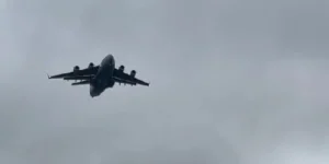Військово-транспортний літак Boeing C-17 Globemaster III в аеропорту Внуково
