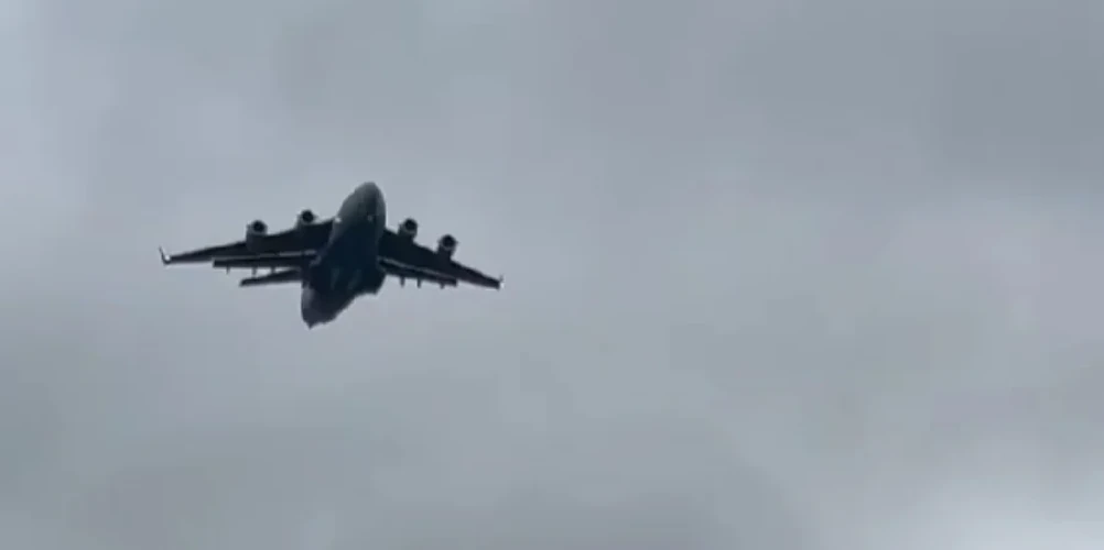 Військово-транспортний літак Boeing C-17 Globemaster III в аеропорту Внуково