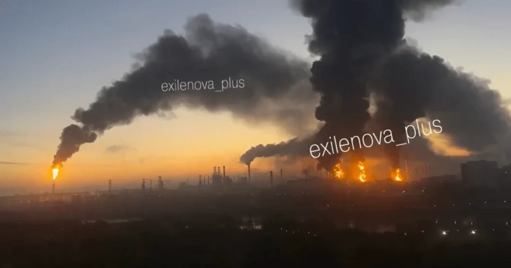 Кадри пожежі в Москві після удару дронів по місцевому НПЗ
