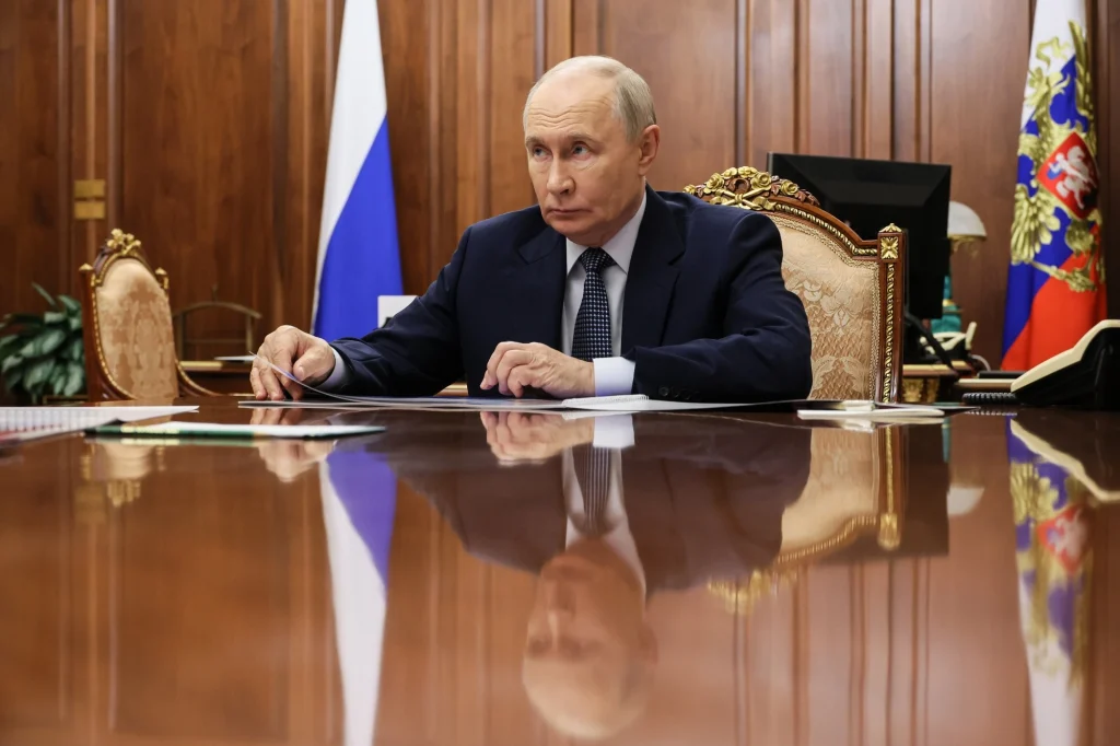 Володимир Путін на тлі повідомлень Financial Times про відмову від енергетичного перемир'я