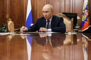 Володимир Путін на тлі повідомлень Financial Times про відмову від енергетичного перемир'я