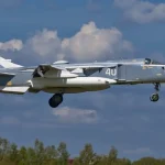 Пошкоджений російський літак Су-24 на аеродромі в тимчасово окупованому Криму