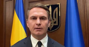 Колишній генеральний прокурор Руслан Кравченко біля будівлі Офісу генерального прокурора
