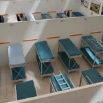 Прапор Норвегії та силует урядової будівлі