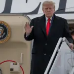 Президент США Дональд Трамп спілкується з журналістами в Білому домі