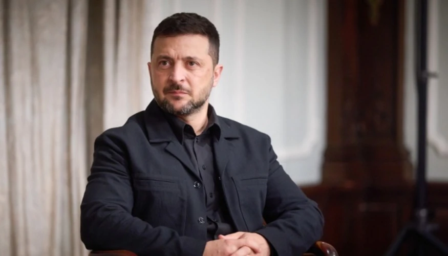 Колаж зі скриншотів інтерв'ю Зеленського подкасту The Diary of a CEO
