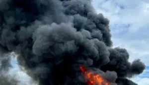 Масштабне зарево від пожежі в районі Волгоградського НПЗ та хімічного заводу «Каустик»