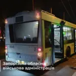 Пошкоджені могили та розбиті памʼятники на кладовищі у Рівному після удару безпілотника 20 жовтня