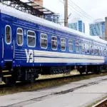 Інтерфейс застосунку «Укрзалізниця» з новою функцією перегляду середньої кількості евакуаційних зупинок і затримок поїзда